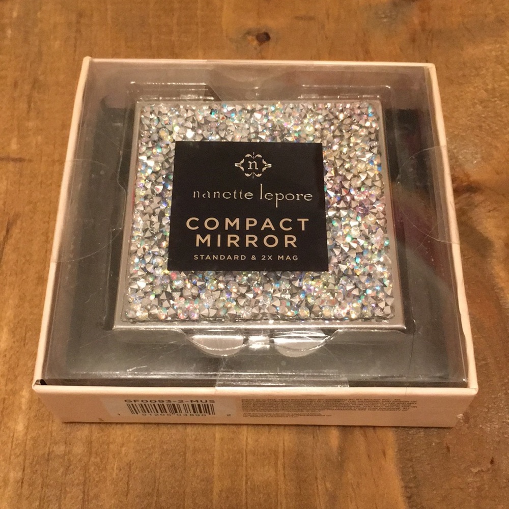 NWB - Nannette Lepore - Compact mirror